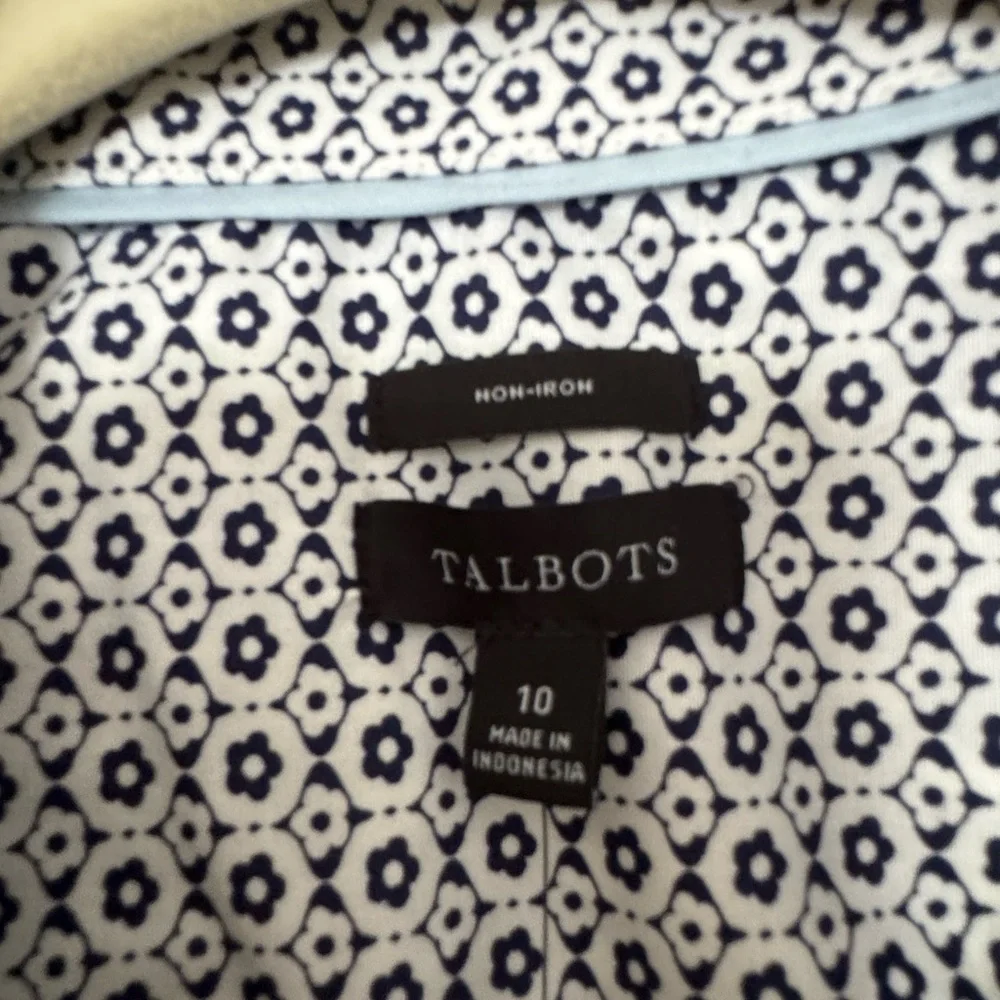 Talbots Blue and white Sleeveless Button Down Shirt - non iron - Picture 8 of 9